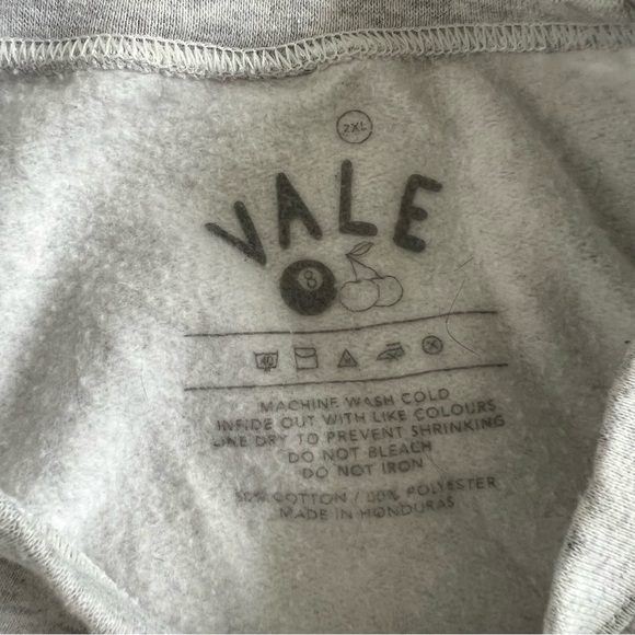 Vale Men’s Heart Sucker Imperfect & Unlucky Grey Crewneck Sweater - Picture 5 of 9